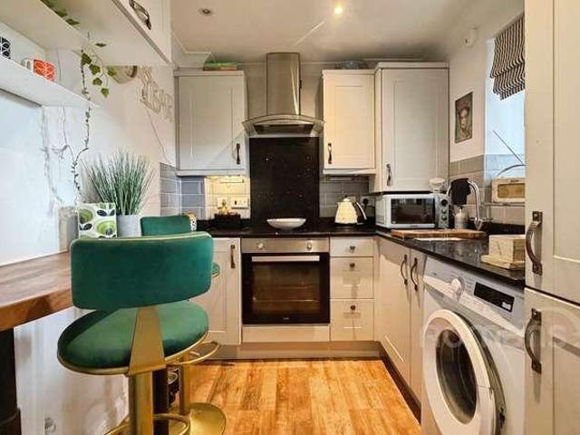 Flat for sale in Cargate, Rushmoor
