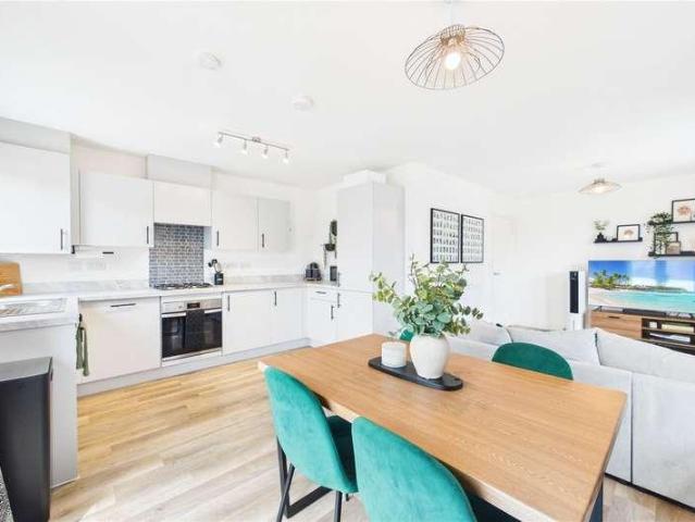 Flat for sale in Shinfield
