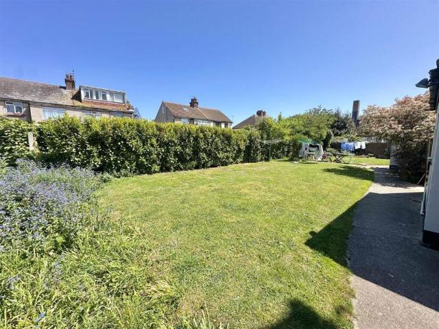 Flat for sale in Dale Hill, Essex
