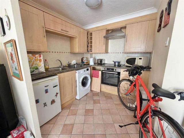 Flat for sale in Dale Hill, Essex