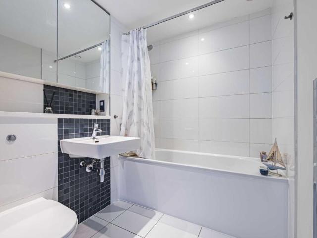 Flat for sale in The Image, Pouchen End