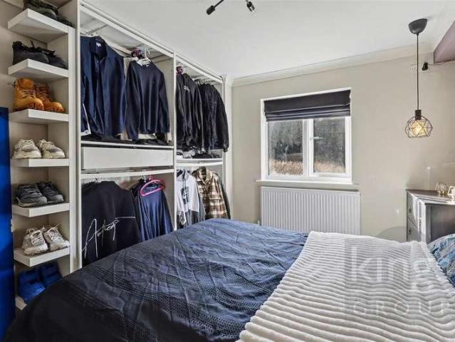 Flat for sale in Broxbourne, Hertfordshire