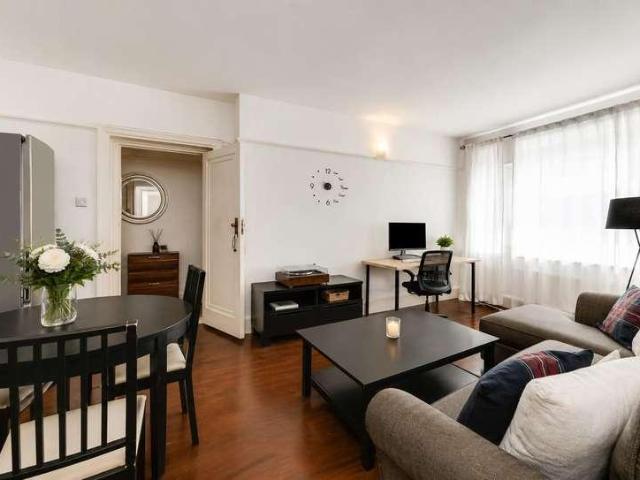 Flat for sale in Belsize Park, Greater London