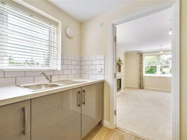 Flat for sale in Berrick Salome, Oxfordshire