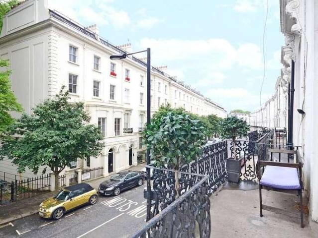 Flat for sale in Bayswater, Greater London