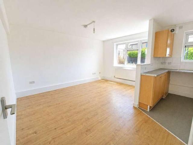 Flat for sale in Kings Hill, Colliers End