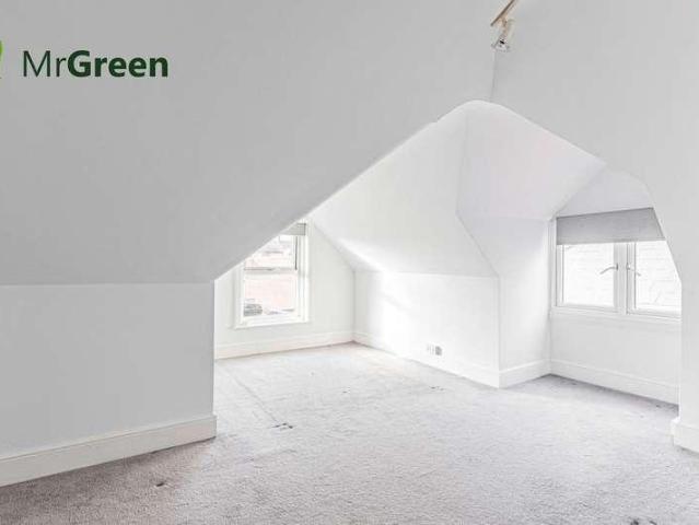 Flat for sale in Pokesdown, Bournemouth
