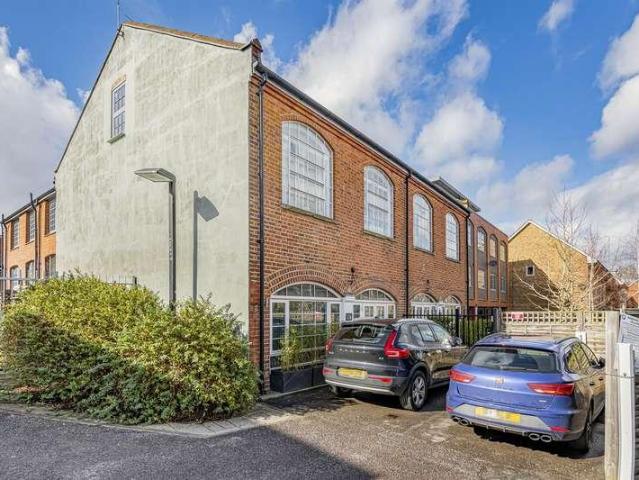 Flat for sale in Reading