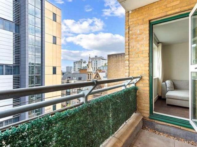 Flat for sale in Tower Hill, Greater London