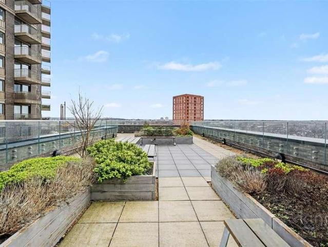 Flat for sale in Tottenham Hale, Greater London