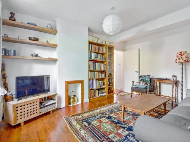 Flat for sale in Dartmouth Park, Greater London