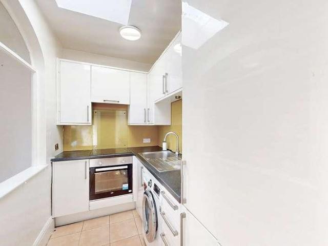 Flat for sale in St. John's Wood, Greater London