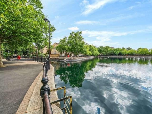 Flat for sale in Rotherhithe, Greater London