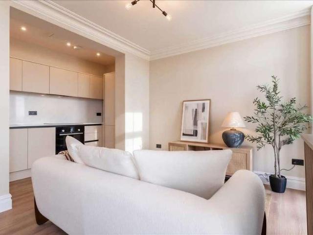 Flat for sale in East Cliff, Acol