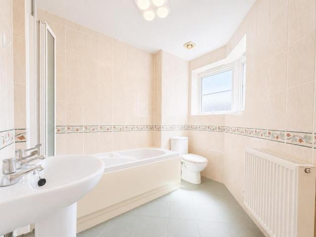 Flat for sale in Repton Park North, Bridgefield