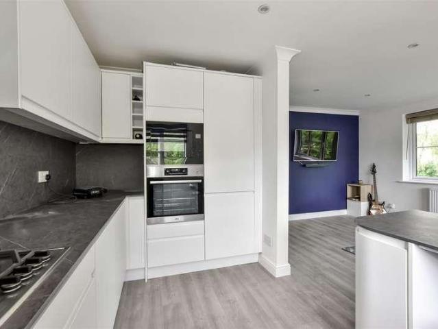 Flat for sale in Ashlyns Estate, Pouchen End