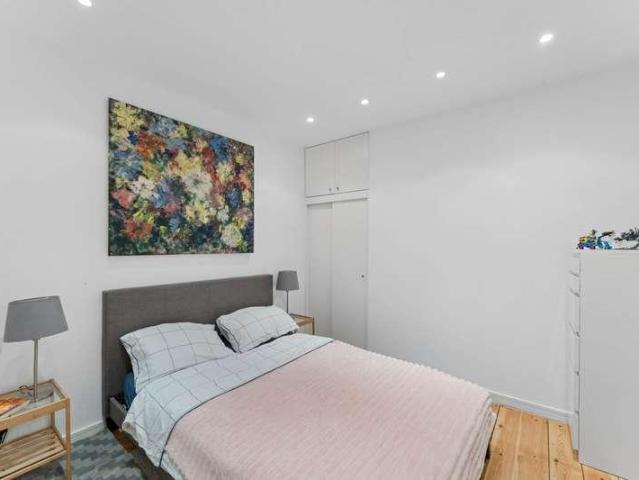 Flat for sale in Tulse Hill, Greater London