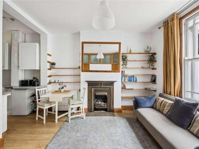 Flat for sale in Barnsbury, Greater London