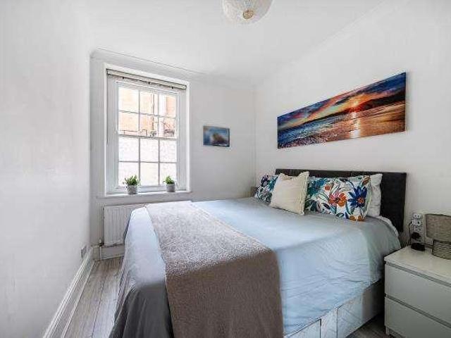 Flat for sale in St. John's Wood, Greater London