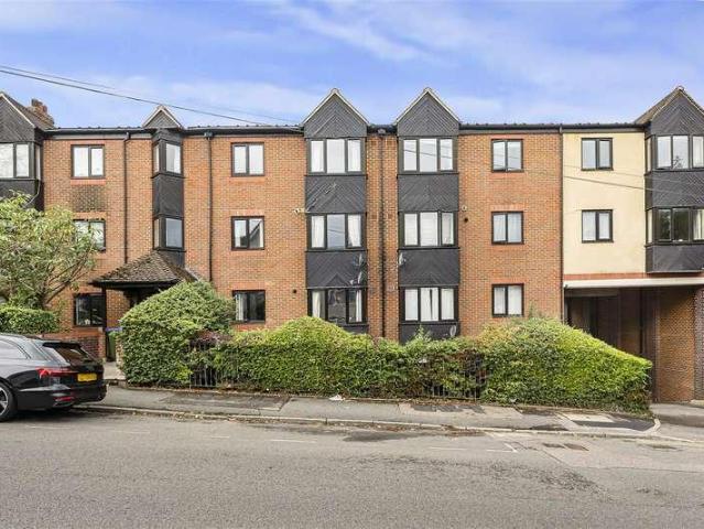 Flat for sale in Sevenoaks, The Butts