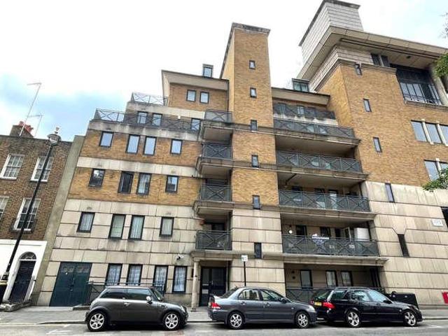 Flat for sale in Paddington, Greater London
