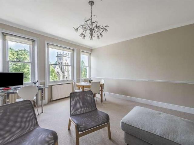 Flat for sale in Belsize Park, Greater London