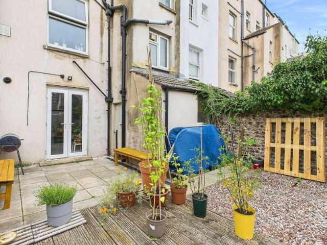 Flat for sale in Round Hill, Brighton & Hove