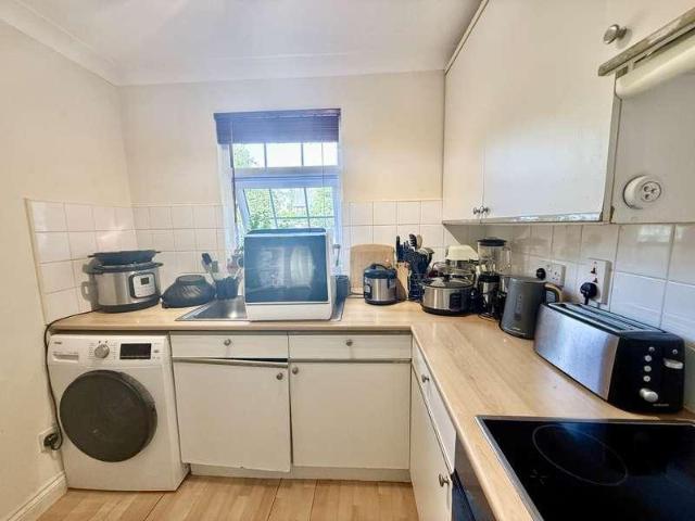 Flat for sale in Highcroft, Berrick Salome