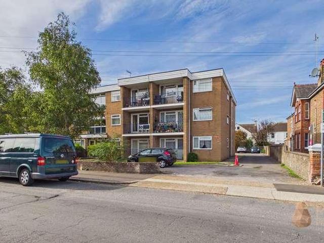 Flat for sale in West Worthing, Worthing