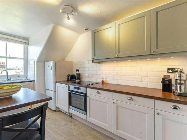 Flat for sale in London Borough of Lambeth, Greater London