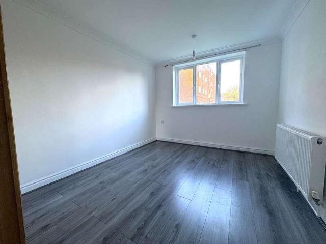 Flat for sale in Little Ilford, Greater London