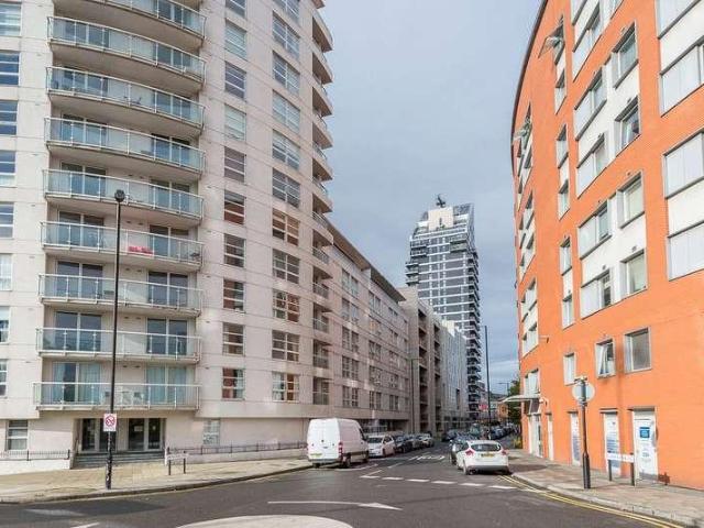 Flat for sale in Blackwall, Greater London