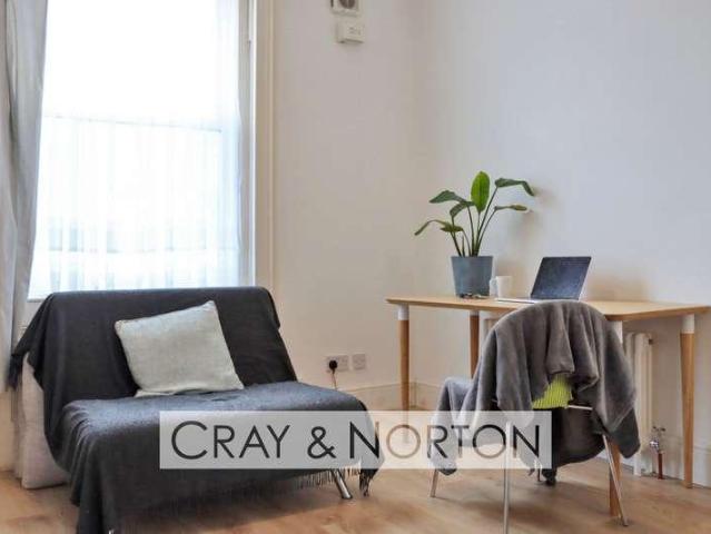 Flat for sale in London Borough of Croydon, Greater London