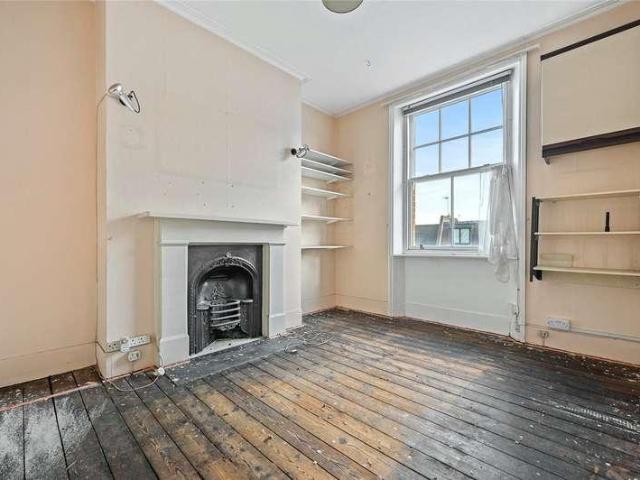 Flat for sale in Royal Borough of Kensington and Chelsea, Greater London