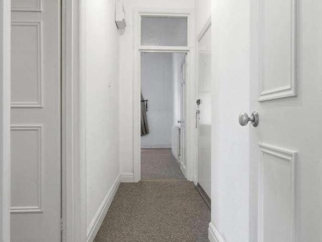 Flat for sale in Snaresbrook, Greater London