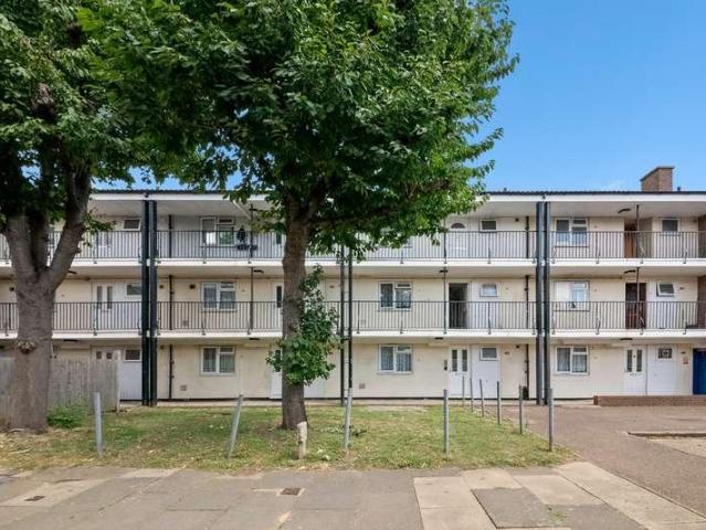 Flat for sale in London Borough of Ealing, Greenford