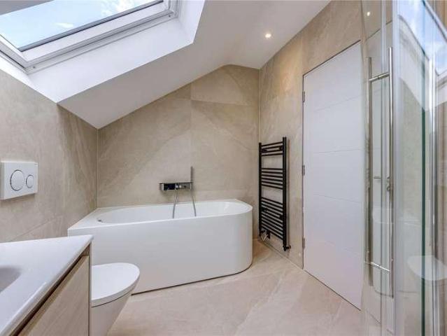 Flat for sale in The Hale, Mill Hill