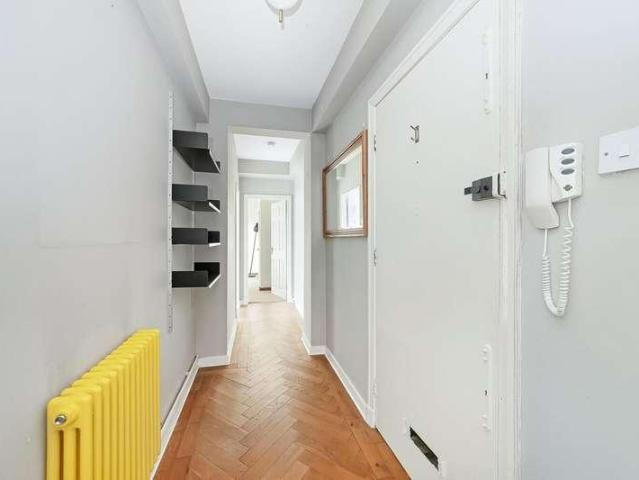 Flat for sale in London Borough of Lewisham, Forest Hill