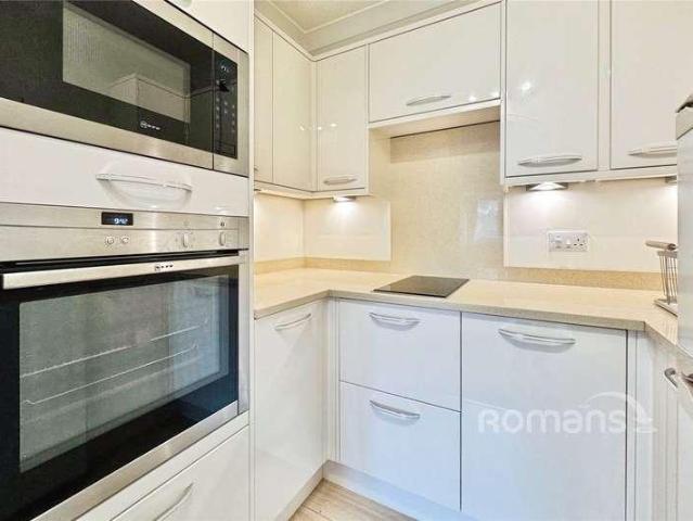 Flat for sale in Little Sandhurst