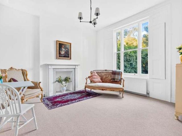 Flat for sale in Kentish Town, Greater London