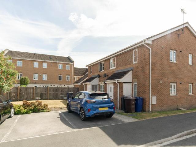 Flat for sale in Dullatur, Scotland