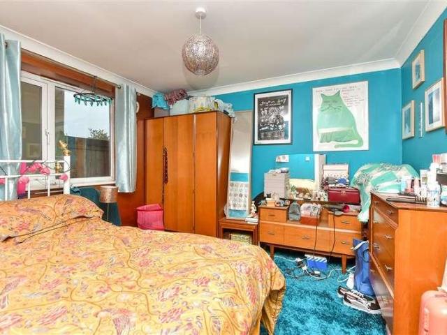 Flat for sale in Rainham, Gillingham