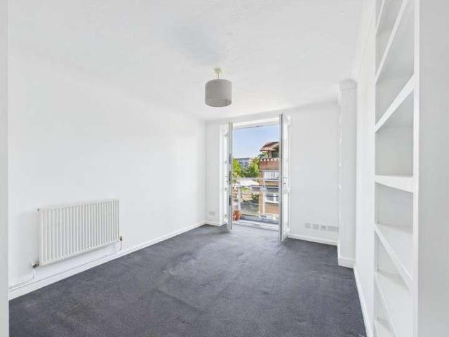 Flat for sale in Bethnal Green, Greater London