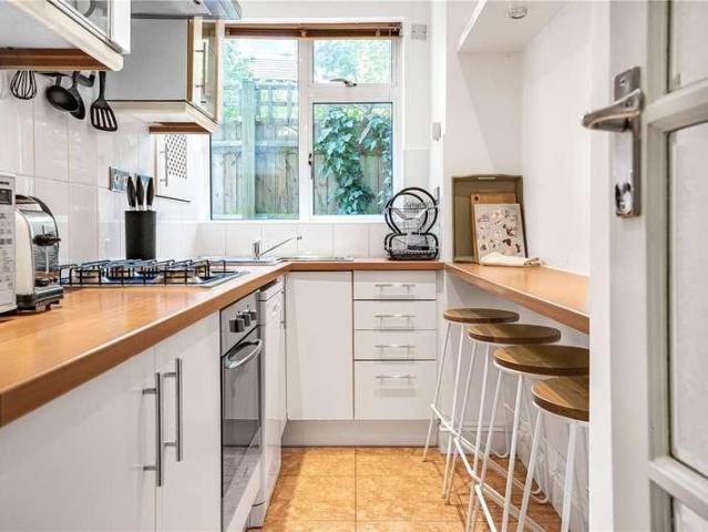 Flat for sale in Hornsey, Greater London