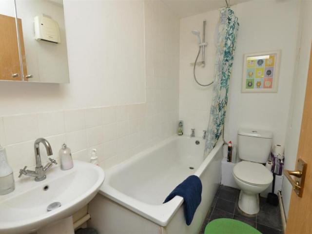 Flat for sale in Easton, Feckenham