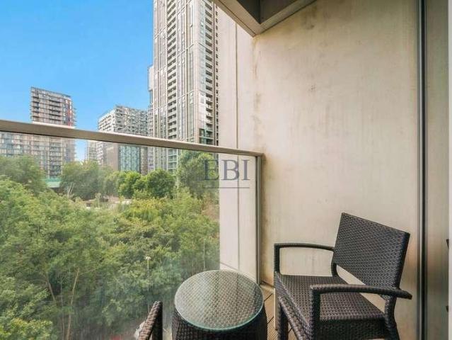 Flat for sale in Isle Of Dogs, Greater London