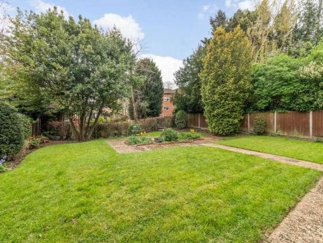 Flat for sale in Crystal Palace, Greater London