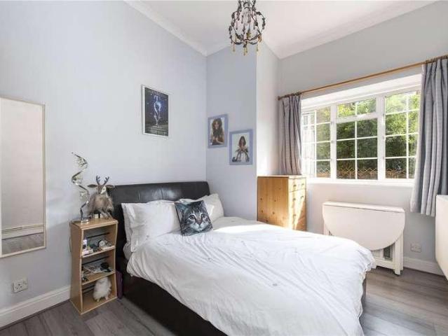 Flat for sale in Streatham, Greater London