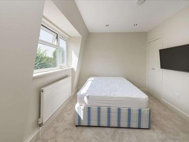 Flat for sale in Hammersmith, Greater London