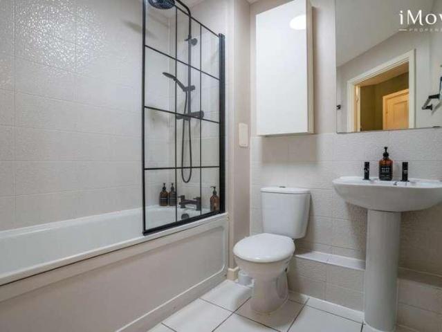 Flat for sale in Crystal Palace, Greater London